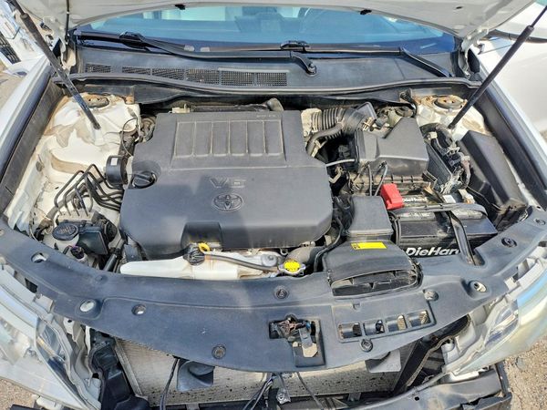2013 TOYOTA CAMRY — Engine bay