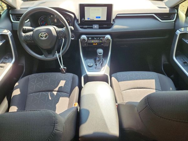2025 TOYOTA RAV4 XLE