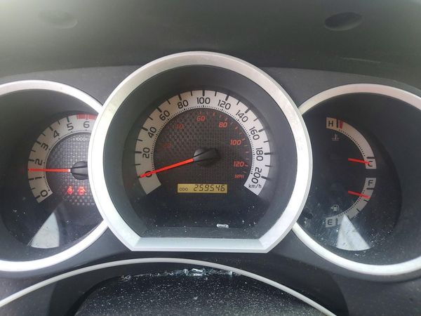 2015 TOYOTA TACOMA Delux Grade
