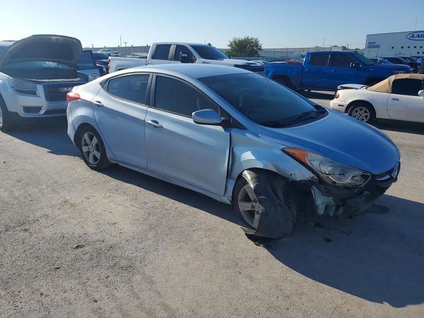 2013 HYUNDAI ELANTRA