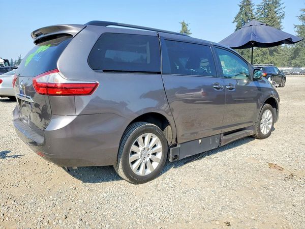 2016 TOYOTA SIENNA