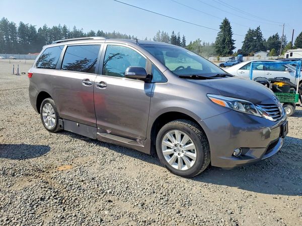 2016 TOYOTA SIENNA