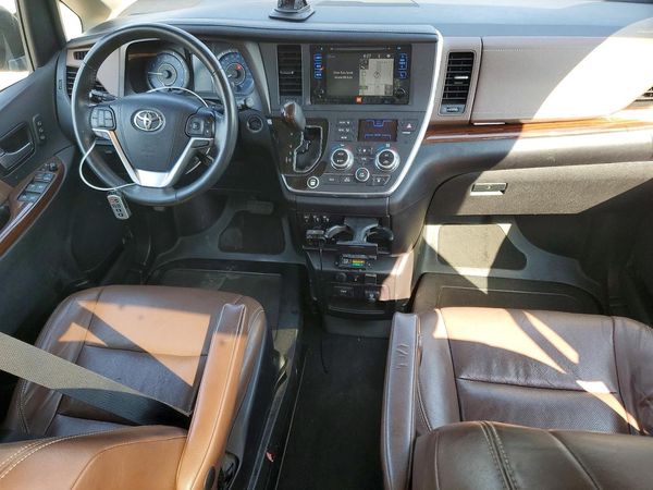 2016 TOYOTA SIENNA