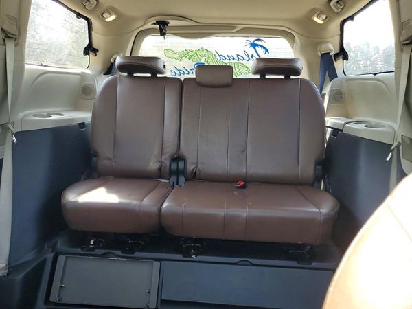 2016 TOYOTA SIENNA