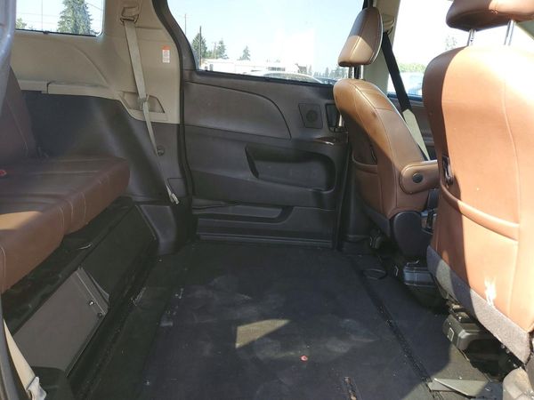 2016 TOYOTA SIENNA