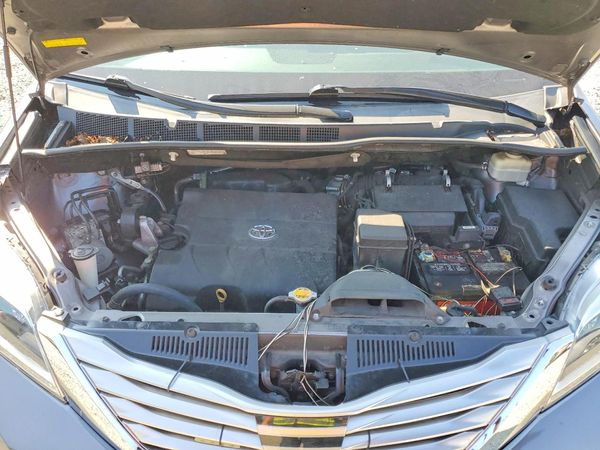 2016 TOYOTA SIENNA
