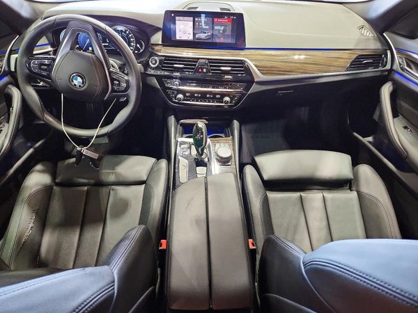 2019 BMW 530E