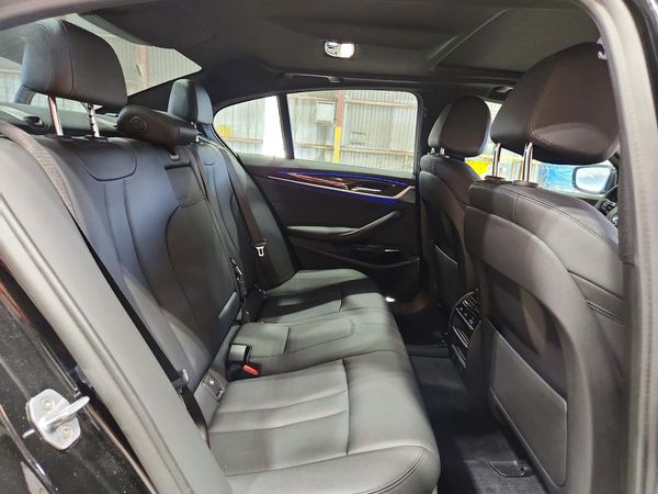 2019 BMW 530E