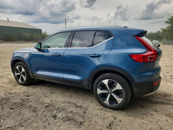 2025 VOLVO XC40 Plus Bright