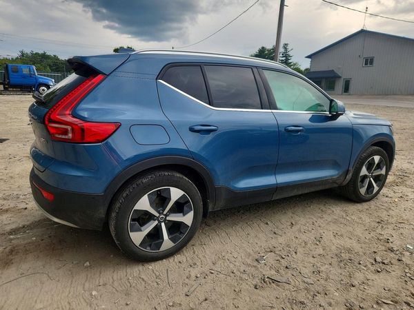 2025 VOLVO XC40 Plus Bright