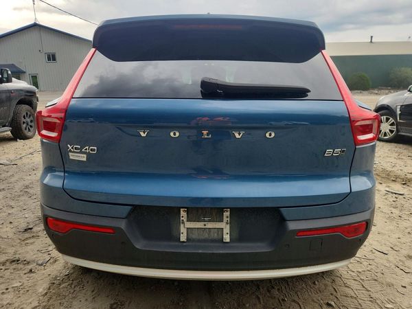 2025 VOLVO XC40 Plus Bright