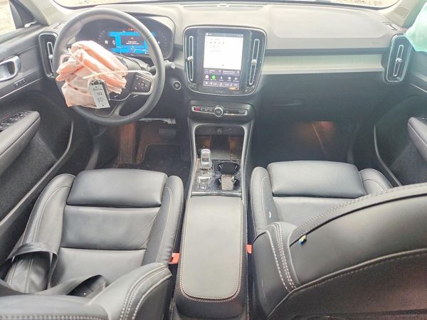 2025 VOLVO XC40 Plus Bright