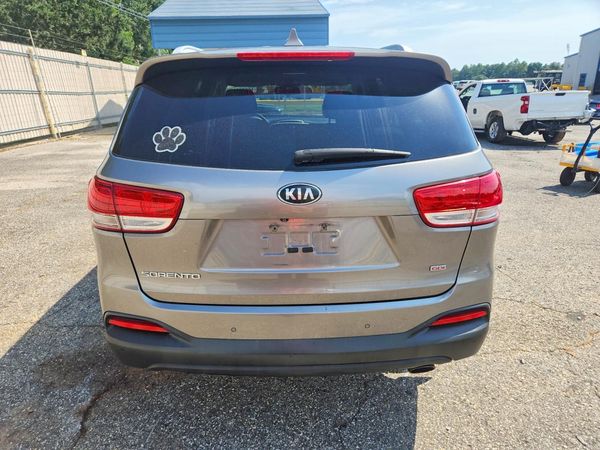 2016 KIA SORENTO L / LX