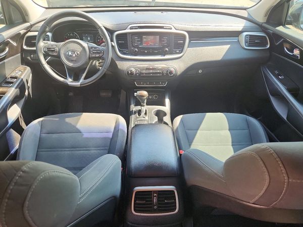 2016 KIA SORENTO L / LX