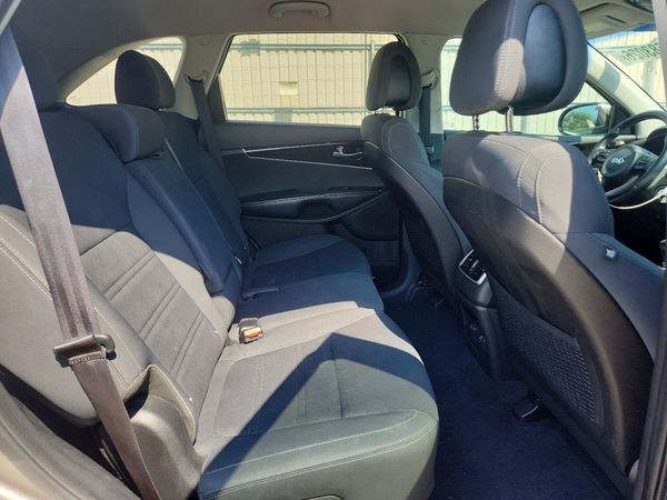 2016 KIA SORENTO L / LX