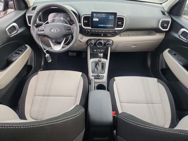 2026 HYUNDAI VENUE SEL, SEL w/ 2-Tone Roof