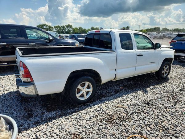 2014 TOYOTA TACOMA Delux Grade
