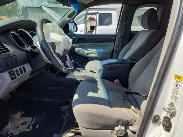 2014 TOYOTA TACOMA Delux Grade