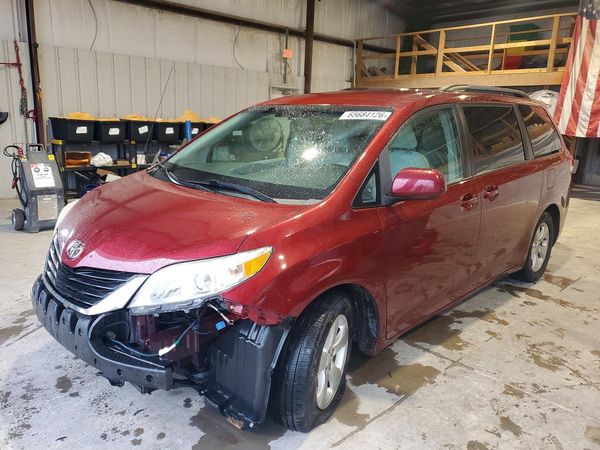 2013 TOYOTA SIENNA