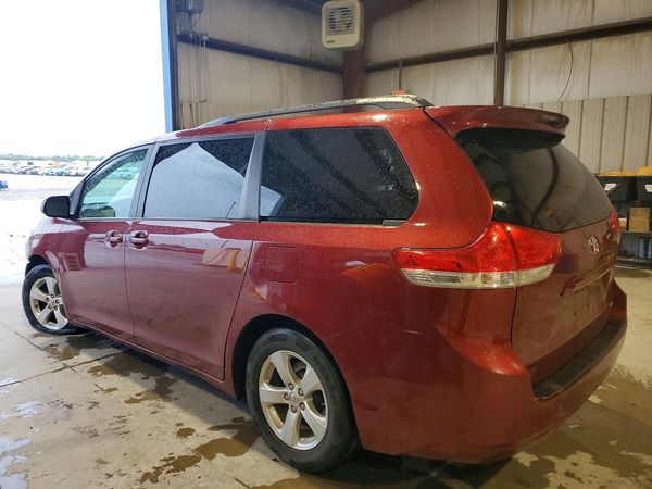 2013 TOYOTA SIENNA