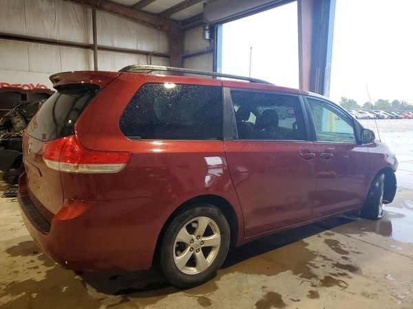 2013 TOYOTA SIENNA