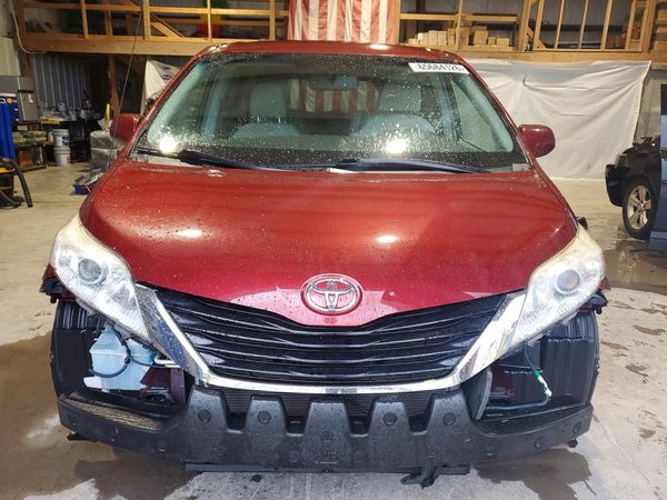 2013 TOYOTA SIENNA