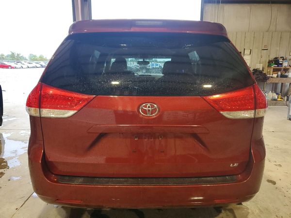 2013 TOYOTA SIENNA