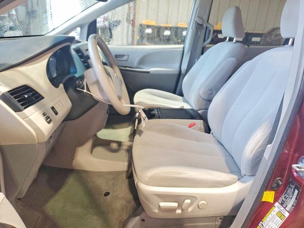 2013 TOYOTA SIENNA