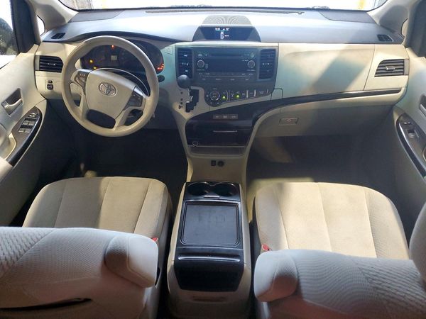2013 TOYOTA SIENNA