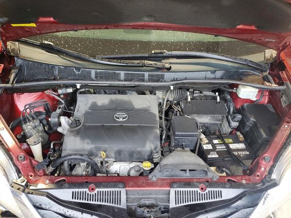 2013 TOYOTA SIENNA