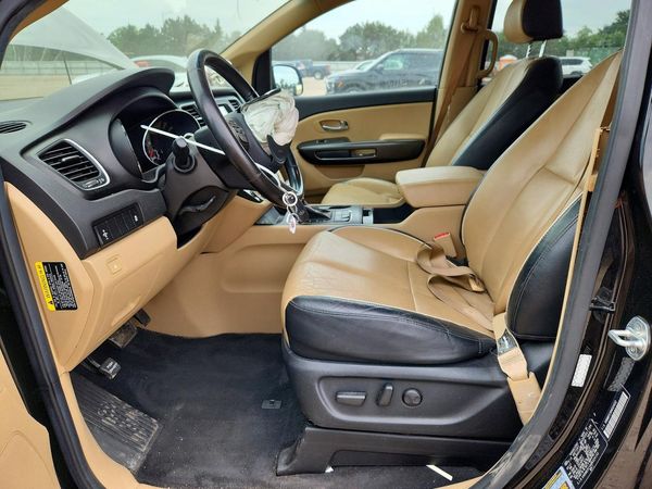 2017 KIA SEDONA LX