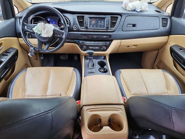 2017 KIA SEDONA LX