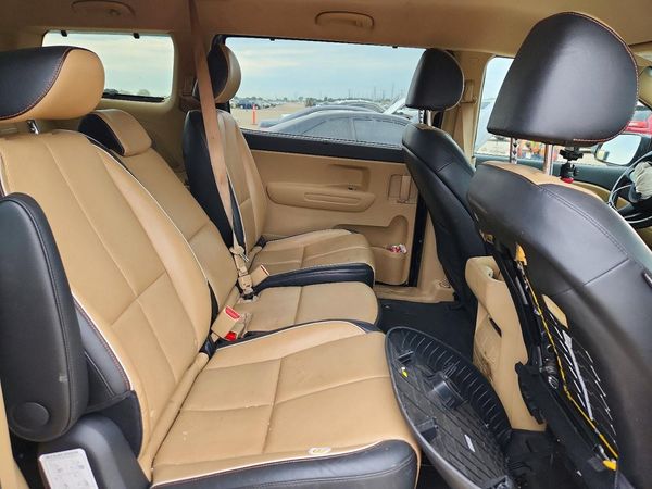 2017 KIA SEDONA LX