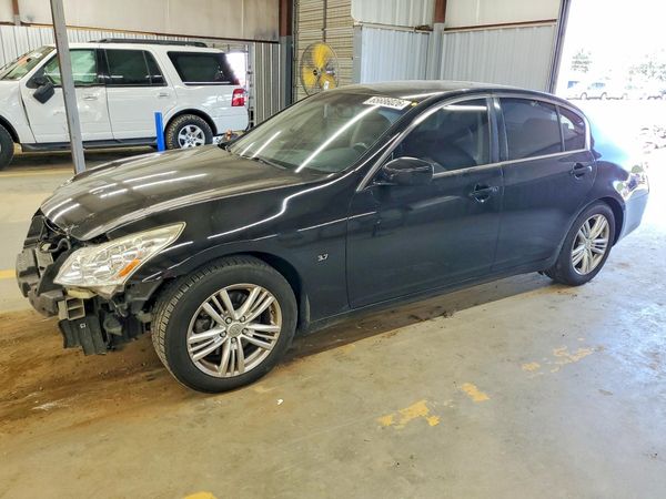2015 INFINITI Q40