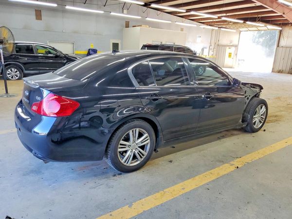 2015 INFINITI Q40