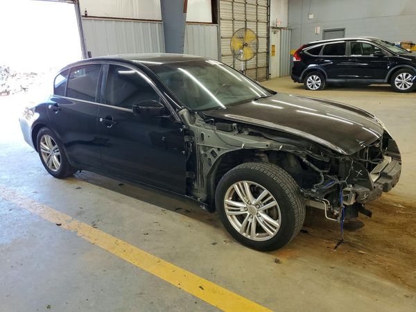 2015 INFINITI Q40