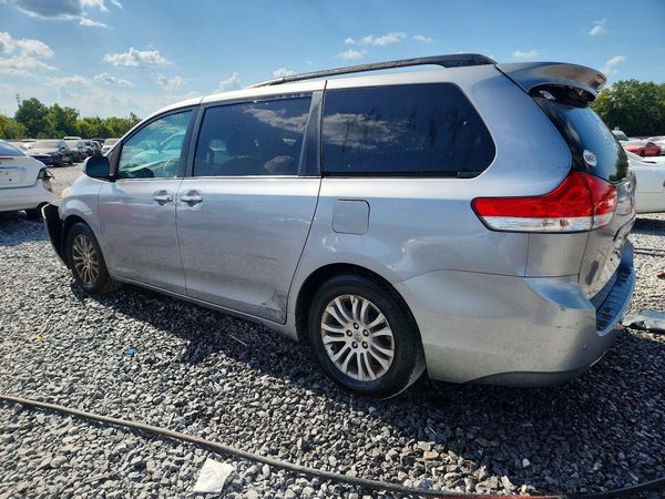 2012 TOYOTA SIENNA