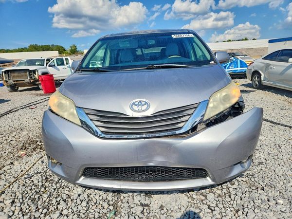 2012 TOYOTA SIENNA