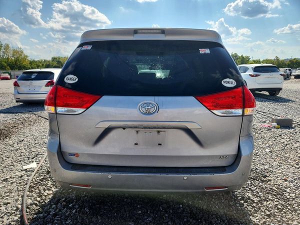 2012 TOYOTA SIENNA