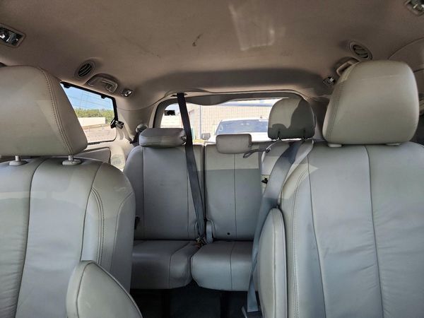 2012 TOYOTA SIENNA