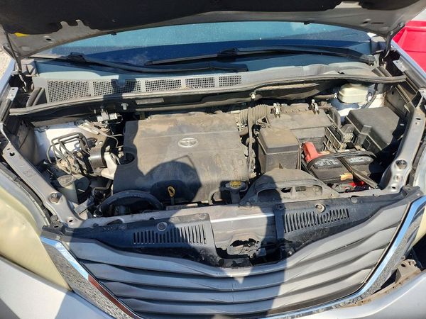 2012 TOYOTA SIENNA