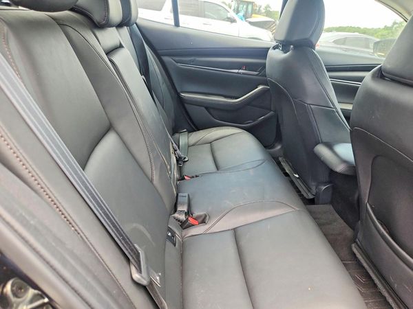 2022 MAZDA 3 Select Package
