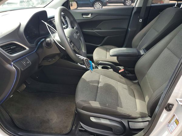 2019 HYUNDAI ACCENT SE and SEL