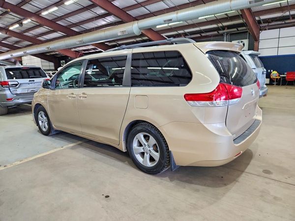 2013 TOYOTA SIENNA