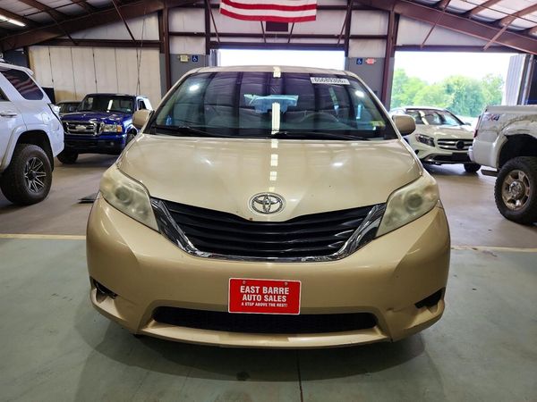 2013 TOYOTA SIENNA