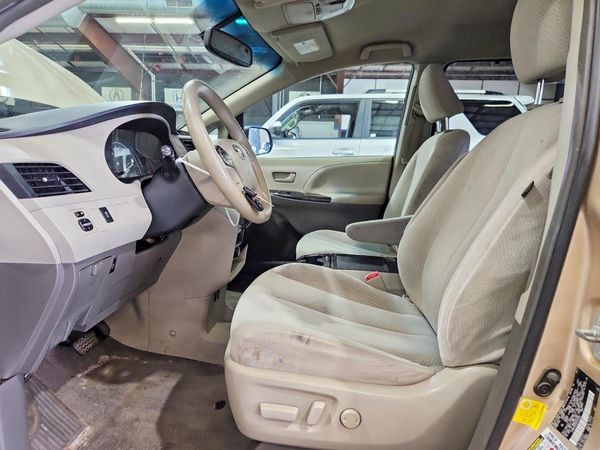 2013 TOYOTA SIENNA