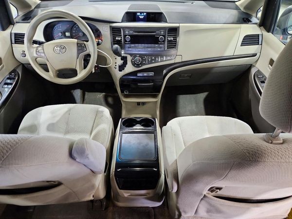 2013 TOYOTA SIENNA