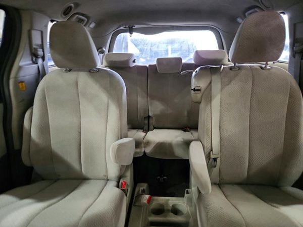 2013 TOYOTA SIENNA