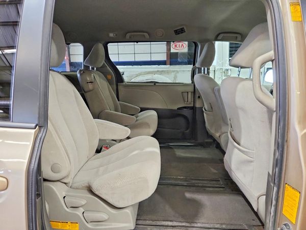 2013 TOYOTA SIENNA