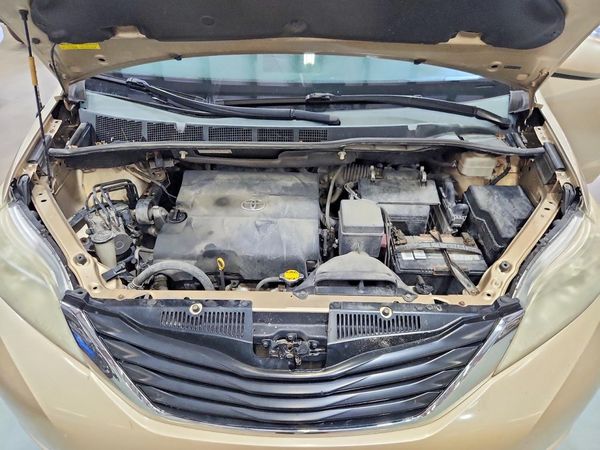 2013 TOYOTA SIENNA